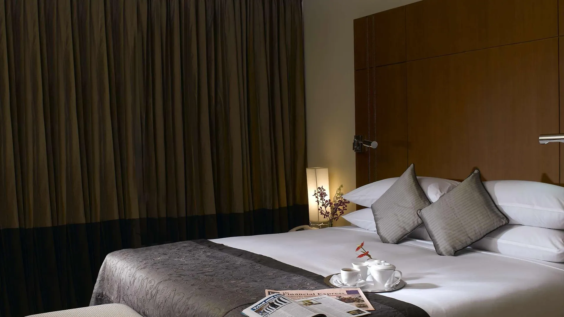 Hotel Radisson Blu Dhaka Water Garden