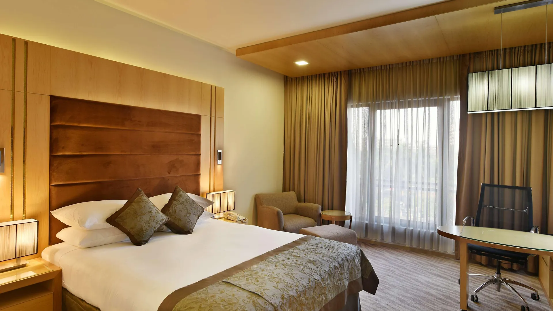 Hotel Radisson Blu Dhaka Water Garden