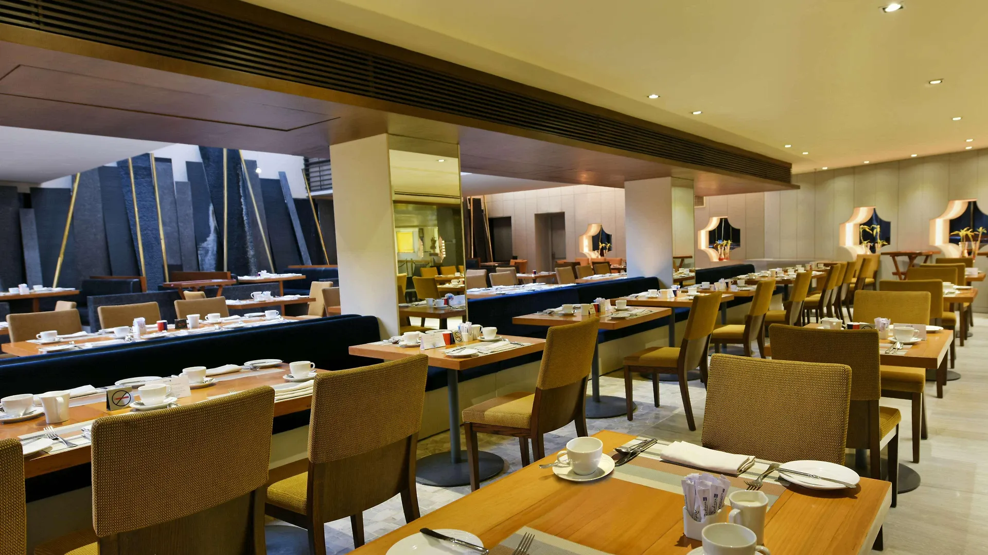 Hotel Radisson Blu Dhaka Water Garden 5*,