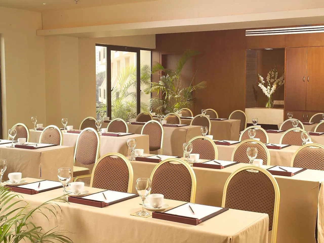 Hotel Radisson Blu Dhaka Water Garden Bangladesh