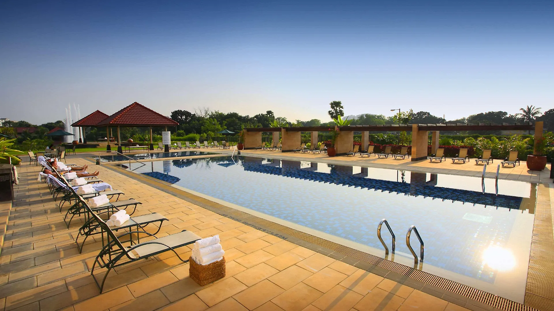 Hotel Radisson Blu Dhaka Water Garden