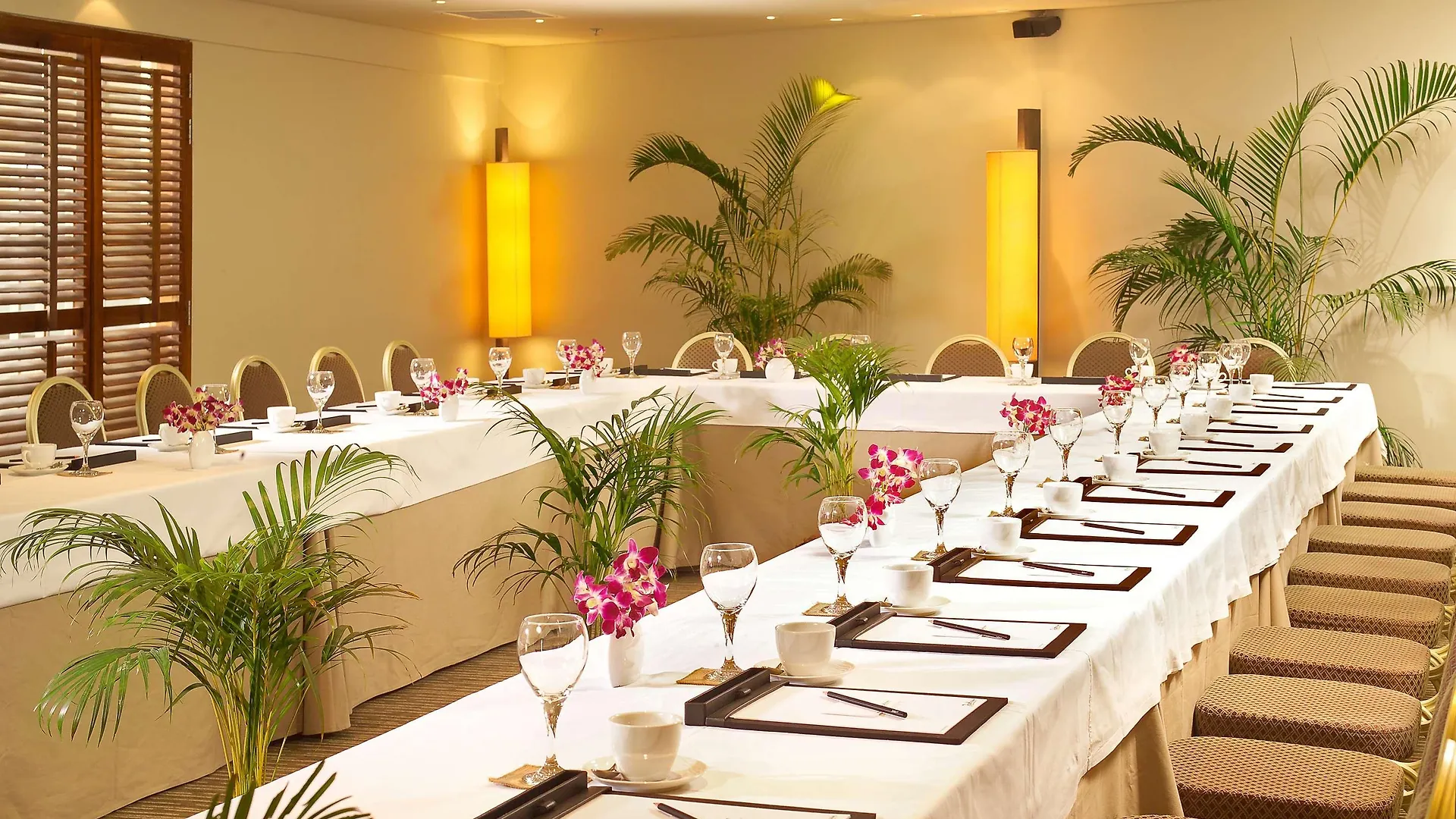 Hotel Radisson Blu Dhaka Water Garden 5*,  Bangladesh