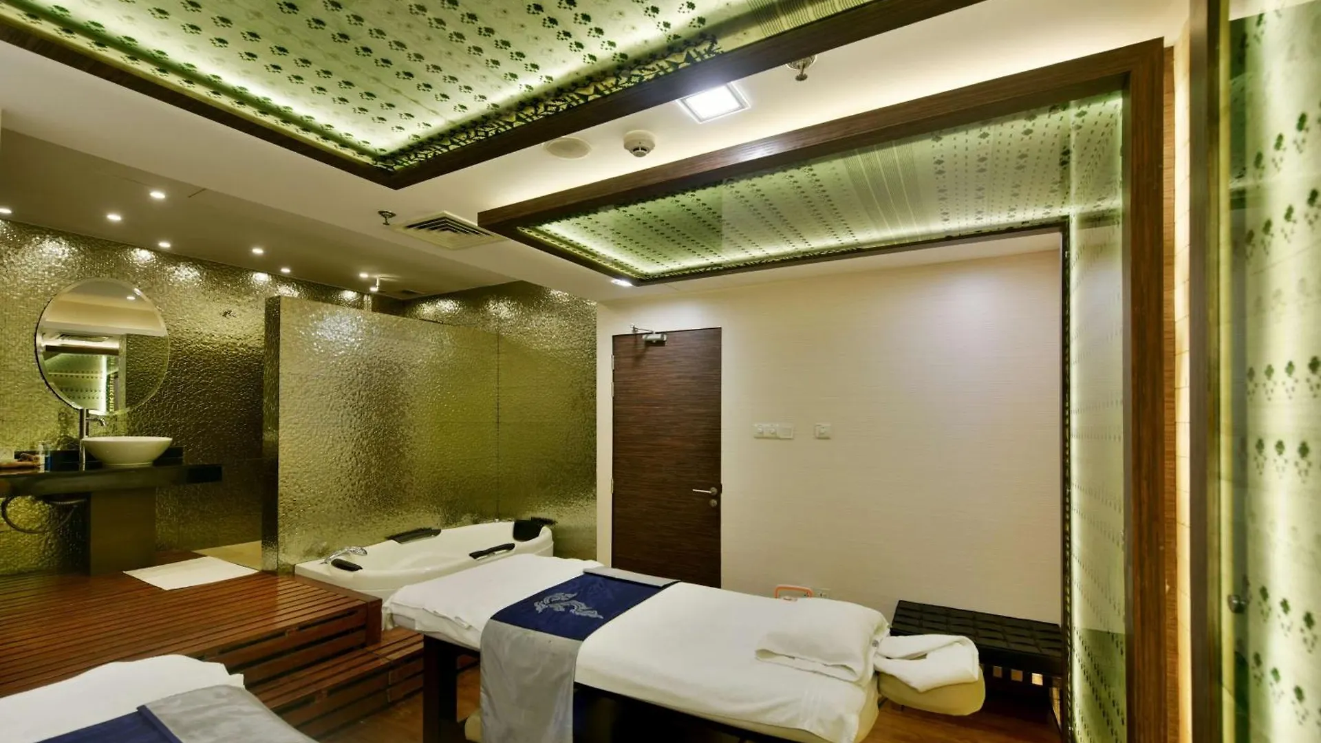Hotel Radisson Blu Dhaka Water Garden