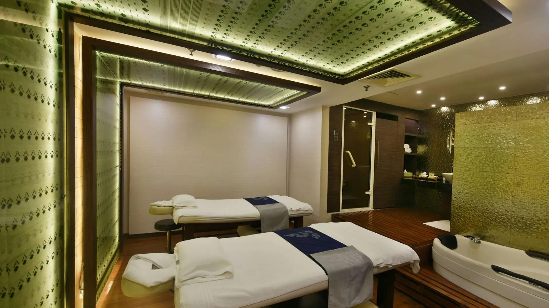 *****  Hotel Radisson Blu Dhaka Water Garden Bangladesh