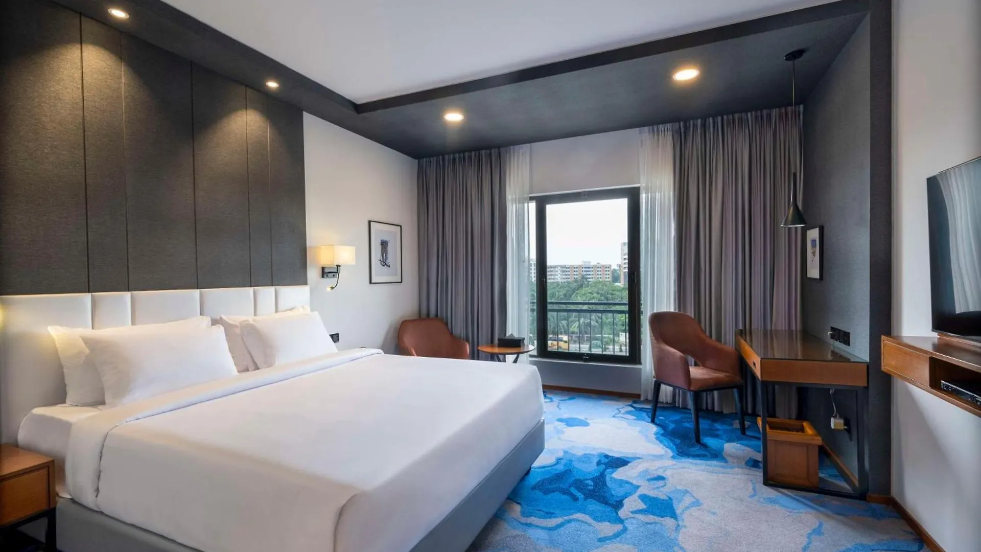 Radisson Blu Dhaka Water Garden Hotel
