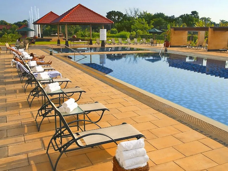 Hotel Radisson Blu Dhaka Water Garden